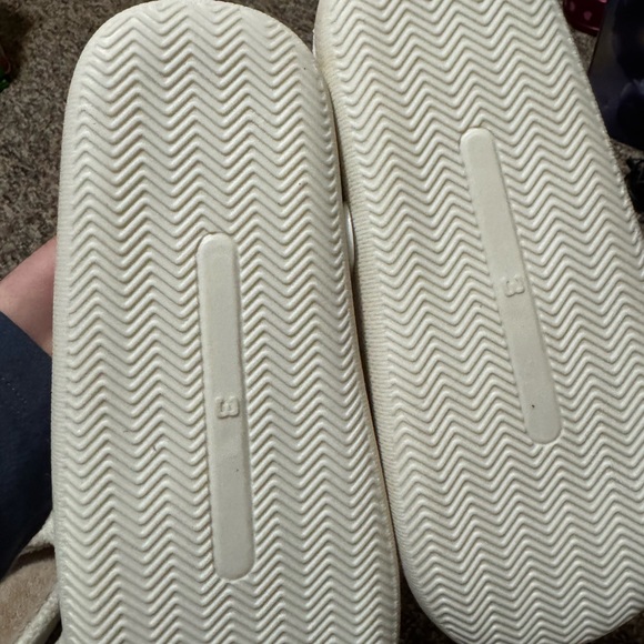 Slippers - Picture 3 of 3